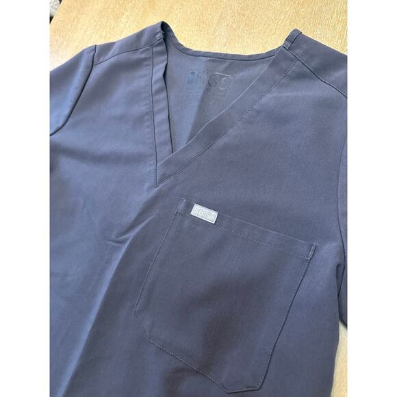 Figs Catarina One-Pocket Scrub Top CHARCOAL XS - Picture 2 of 5